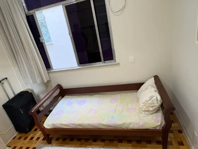 Cama Solteiro Madeira Maciça c Colchão Semi Novos