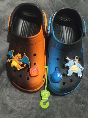 Crocs Pokemon Versus Classic Clog<br>4.0(122 avaliações