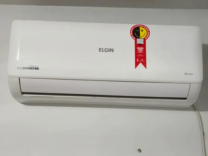 Vendo ar condicionado inverter pouco tempo de uso.