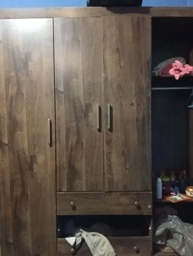 Vendo guarda roupa em perfeito estado apenas colocar uma porta e uma gaveta que está solta