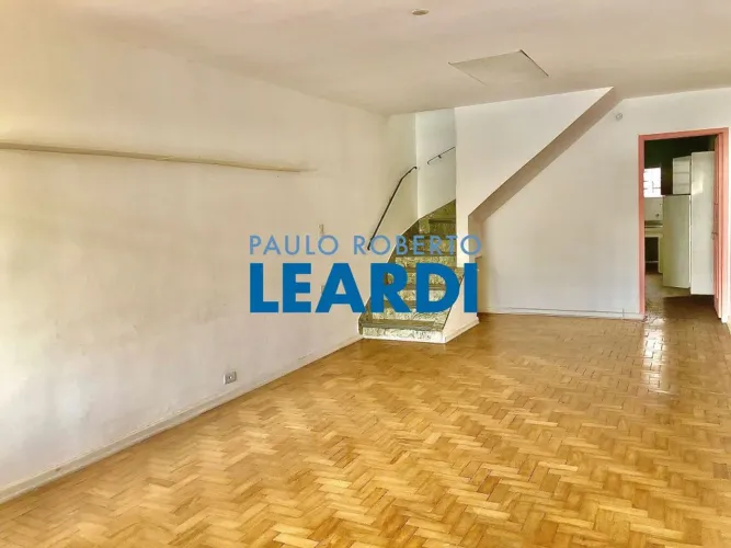 CASA ASSOBRADADA - POMPEIA - SP
