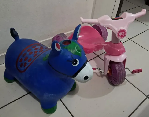 Vendo upa upa e motoquinha os dois juntos 30$
