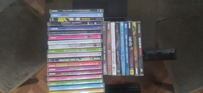 Lote de 28 DVDs variados + 2 Aparelhos