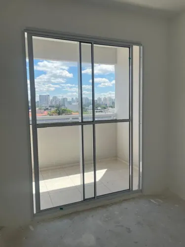 Porta balcão 2 folhas vidro alumínio branca: 2,10 m x 1,60 m 