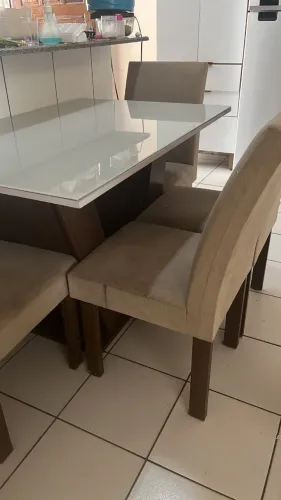 Mesa de jantar com 4 cadeiras