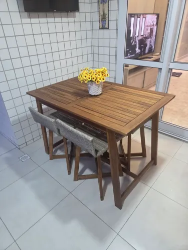 Vendo Mesa de Jantar (Madeira) com 4 Banqueta