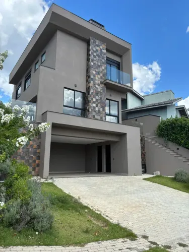 Casa com 3 Dormitórios, 3 Suítes, 4 Vagas e com 236M² em Condomínio Atibaia Park I por R$