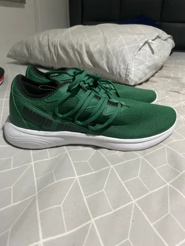 Tênis Puma verde
