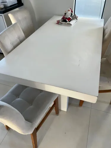 Mesa sem cadeira