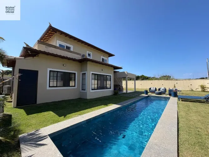 Casa em Condomínio com 4 suítes, piscina, próx ao centro de Búzios e praias.