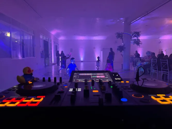 XDJ-RX3 semi nova 