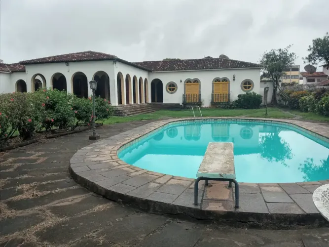 Vendo Casarão com 2076m² de terreno e 5 quartos no Centro - Macaé - RJ