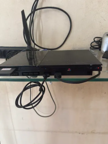Play 2 com vários jogos e controles