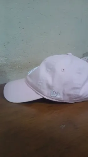 Boné New Era Rosa modelo de Basebol
