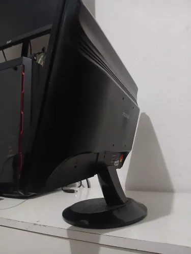 Monitor 18.5" HD Widescreen - Com Som Embutido e Porta USB