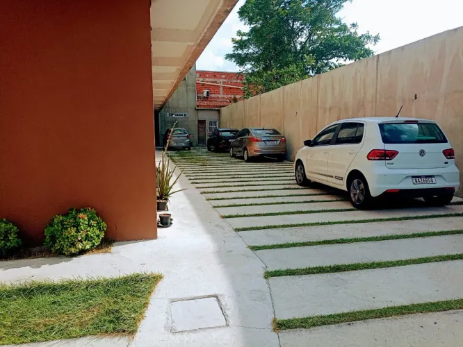 Alugo apartamento semimobiliado no Montese