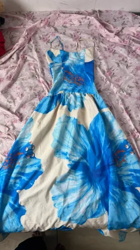 Desapego de vestidos e bolsa