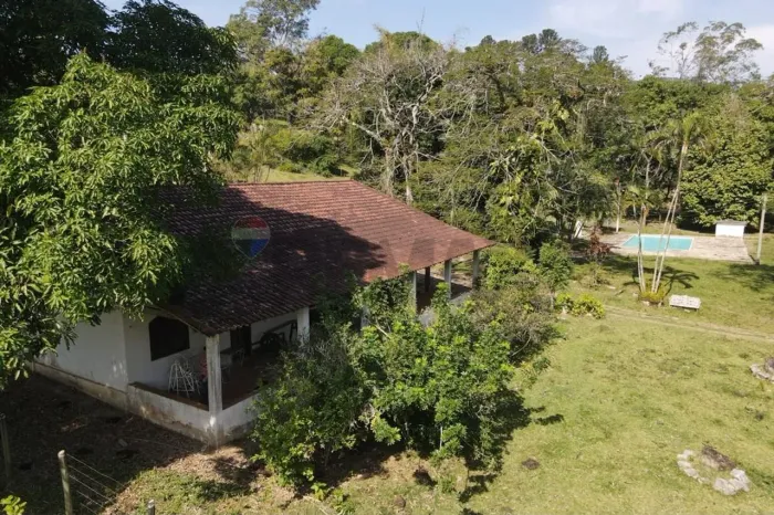 SÍTIO EM ITABORAÍ COM LINDA PISCINA