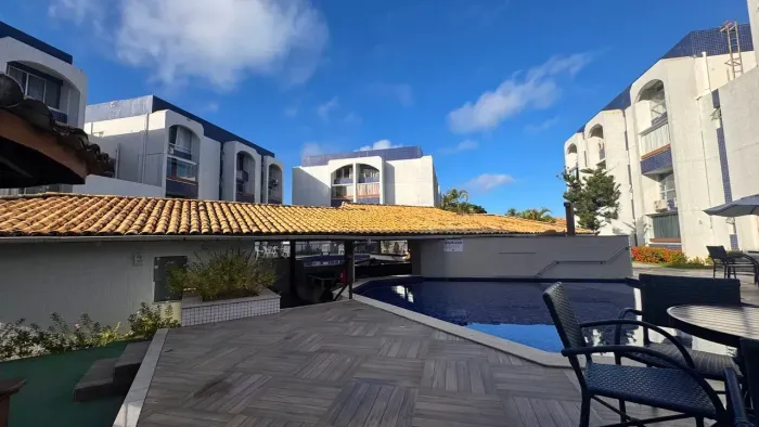 Duplex para aluguel tem 65 metros quadrados com 2 quartos