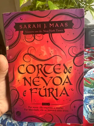 Corte de Névoa e Fúria capa classica