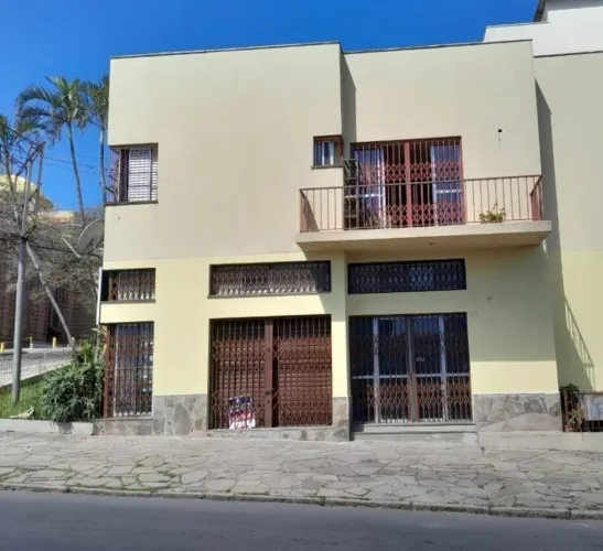 Ótima LOJA de esquina, c/ aprox. 120m². Amplo espaço interno, banheiro, piso cerâmico. Exc
