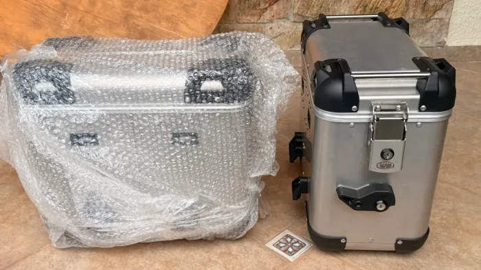 Vendo 2 baús lateral SCAM novo 36 litros