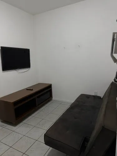 Alugo apartamento 01 Quarto Solteiro(a) - Mobiliado 1º andar  na QE 40 