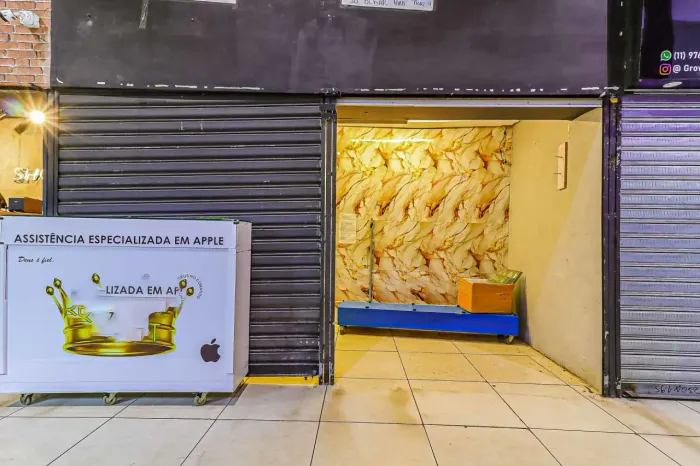 Loja em galeria na Rua Santa Ifigênia, 15 - Loja 10/11 D 7 m²