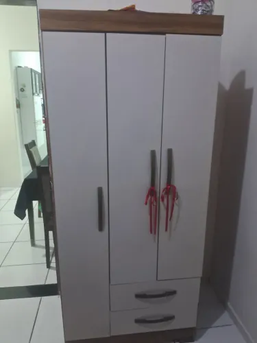 Guarda roupa pequeno