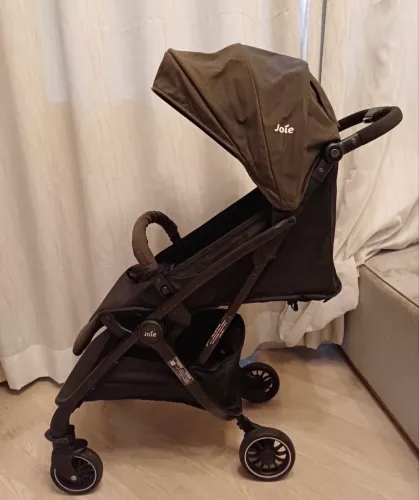Carrinho de Bebê Joie Tourist Ultracompacto - Ideal para Viagem (Aceito em Avião)