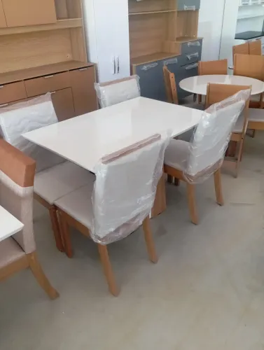 Mesa com 4 cadeiras Nova