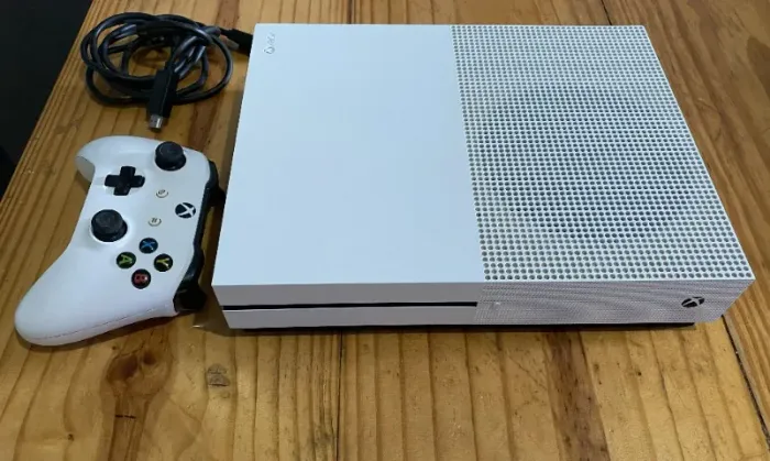Xbox One S com controle sem fio