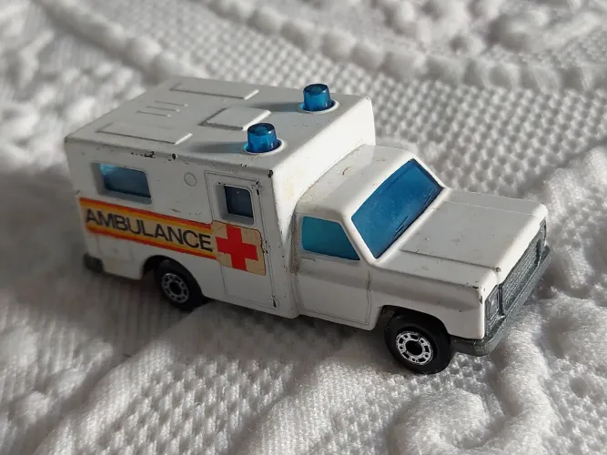 Miniatura Matchbox Ambulance