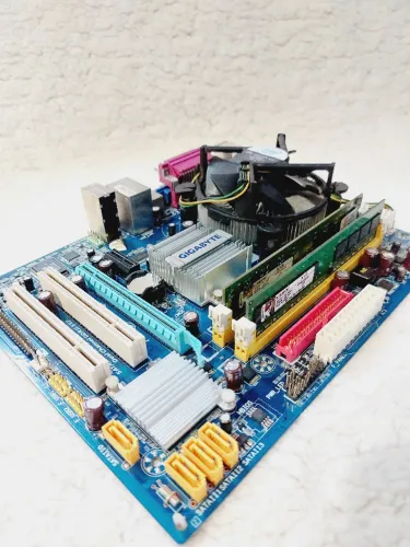Kit Placa Mãe Lga775 Gigabyte GA-945GCM-S2C +Core2Duo +2GB Ram Ótimo Estado!
