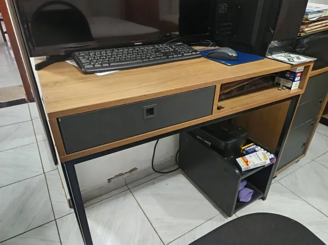 MESA COMPUTADOR+GAVETEIRO 