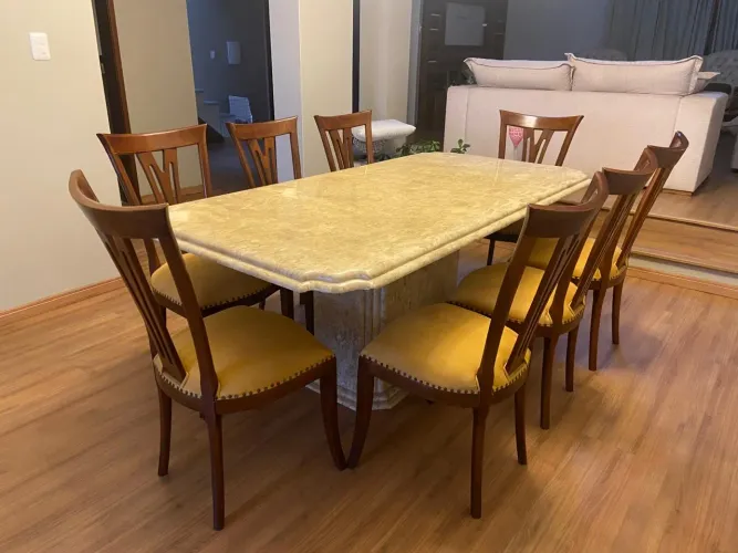 PRA VENDER!!! Conjunto de mesa de mármore travertino e 8 cadeiras em excelente estado!