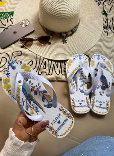 Chinelo modelo farm 