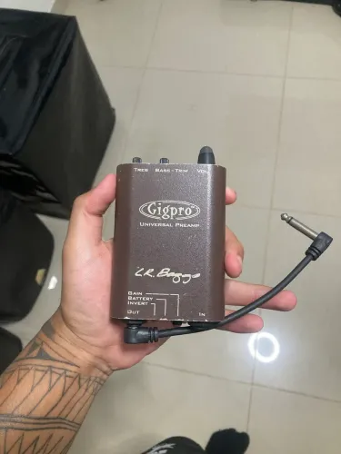 Pré-Amplificador L.R. Baggs Gigpro Universal Preamp para Violão / Instrumentos