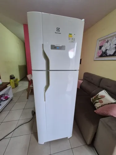 Geladeira Electrolux DFN41 Frost free! Seminova