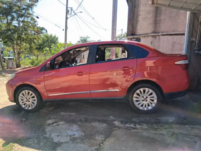 Fiat Grand Siena Essence 1.6 Flex 16V 2014