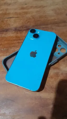 iPhone 14 sem detalhes e nunca aberto