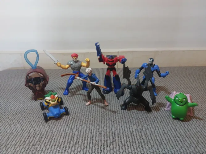 Lote de Colecionáveis: Power Rangers + Personagens Diversos