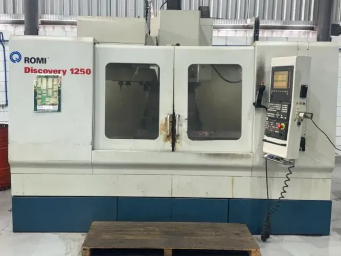 Centro de Usinagem CNC Discovery 1250 Marca Romi 