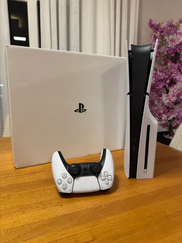 PLAYSTATION 5 SLIM MÍDIA FÍSICA EM EXCELENTE ESTADO!