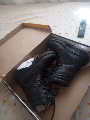 Bota coturno acerto número 39 nova usada só uma vez