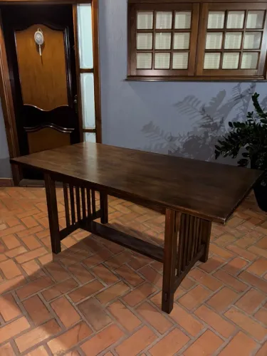 Mesa de madeira maciça 6 lugares com bancos