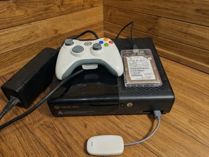 Xbox 360 Desbloqueado Aurora + HD 250GB + 1 Controle Sem Fio OlxPay!