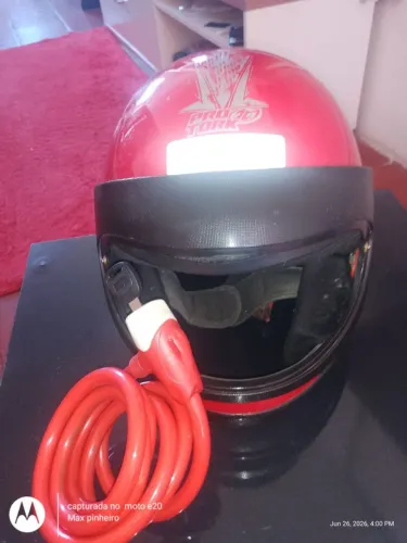 Capacete e tranca