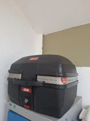 Baú Givi 27 litros