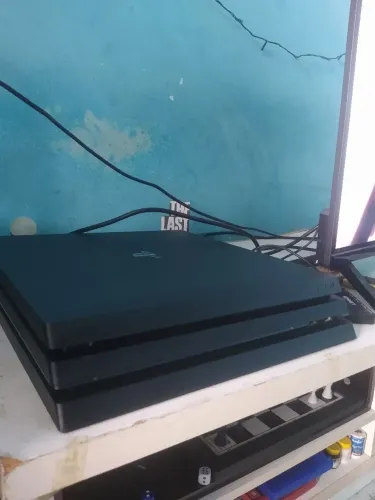 ? PS4 Pro + 2 Controles + 3 Jogos - Leia a descrição